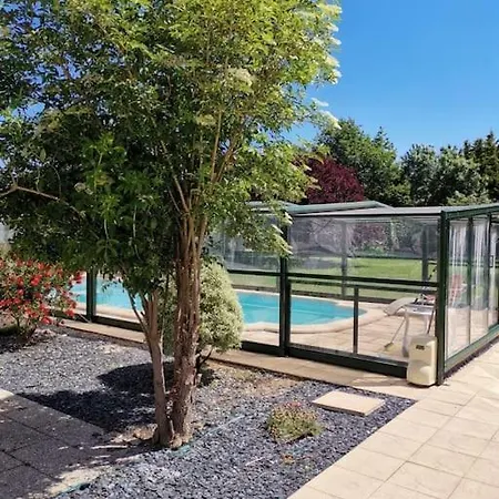 Magnifique Villa, Piscine Chauffee, Proche Сasa de vacaciones Avrillé